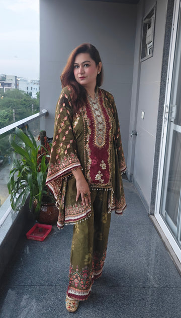 Zaitoon Velvet Bloom Kaftan Set
