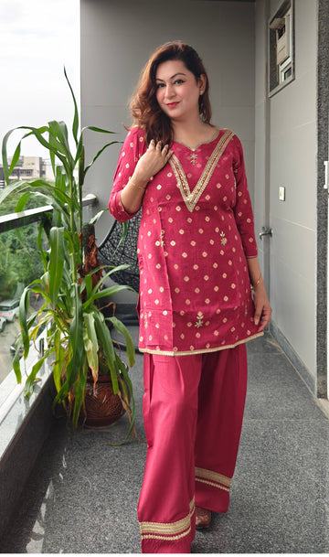 Gulabi Nazakat Farshi Salwar Set