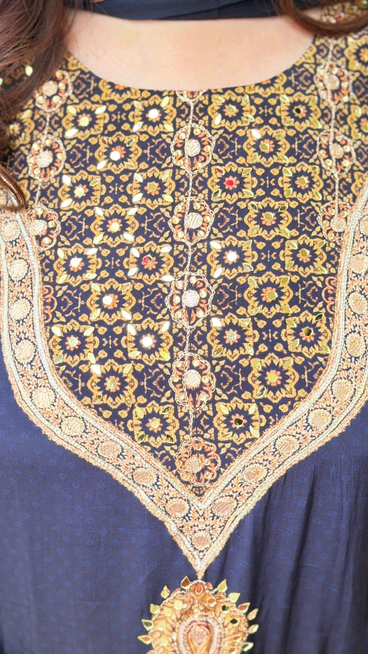 Elegant Navy Blue Embroidered Kurta Set